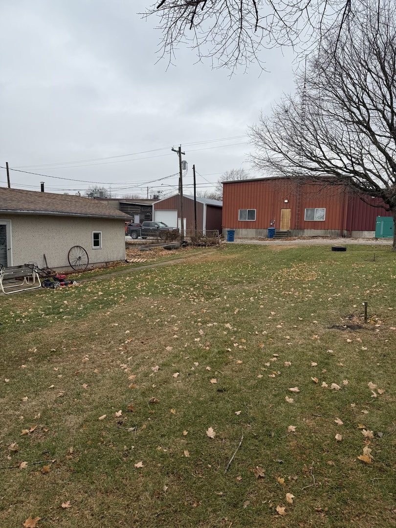 316 N La Salle Avenue, Ladd, IL 61329