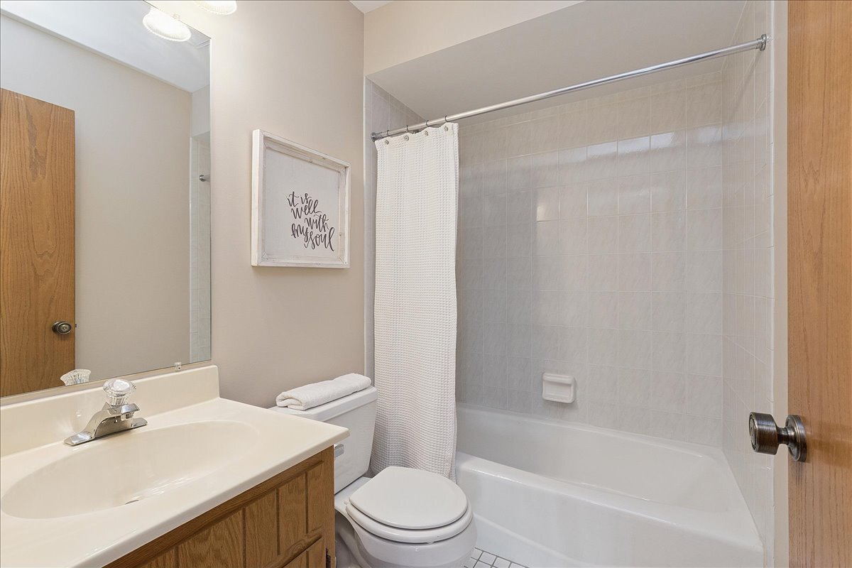 8058 Autobahn Drive #202, Palos Park, IL 60464