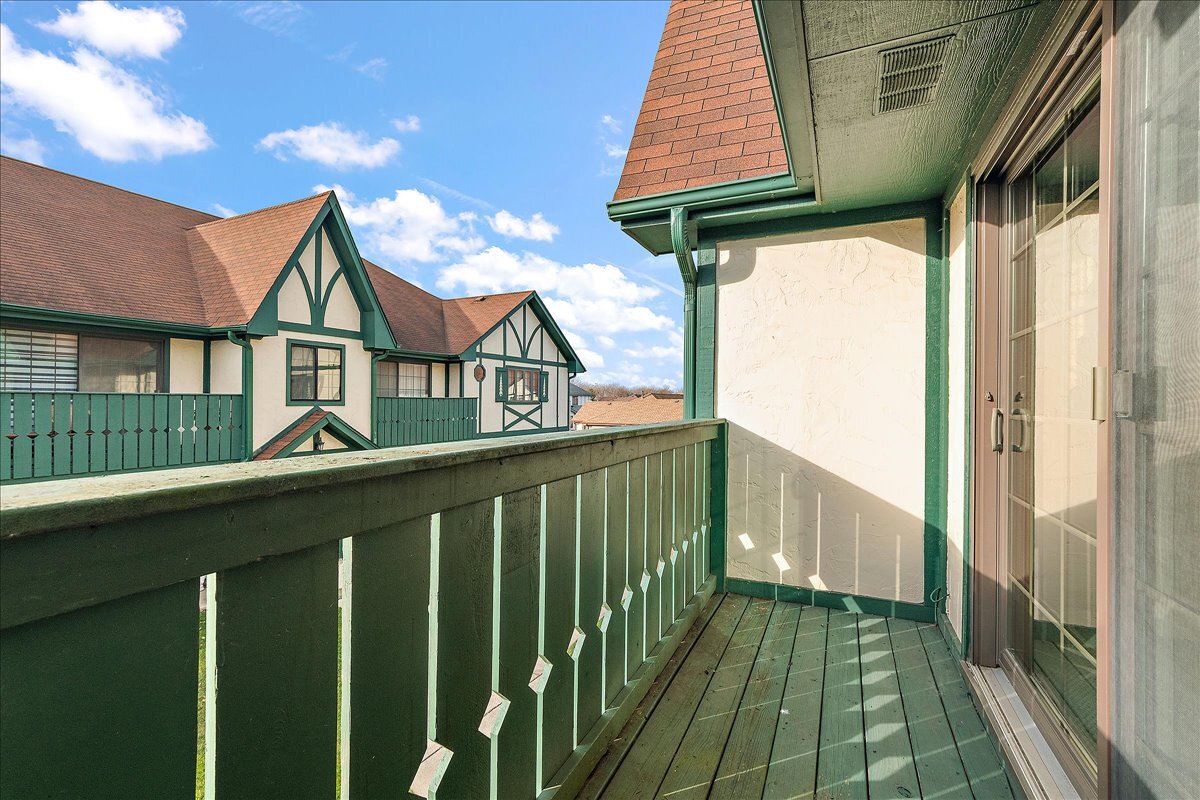 8058 Autobahn Drive #202, Palos Park, IL 60464