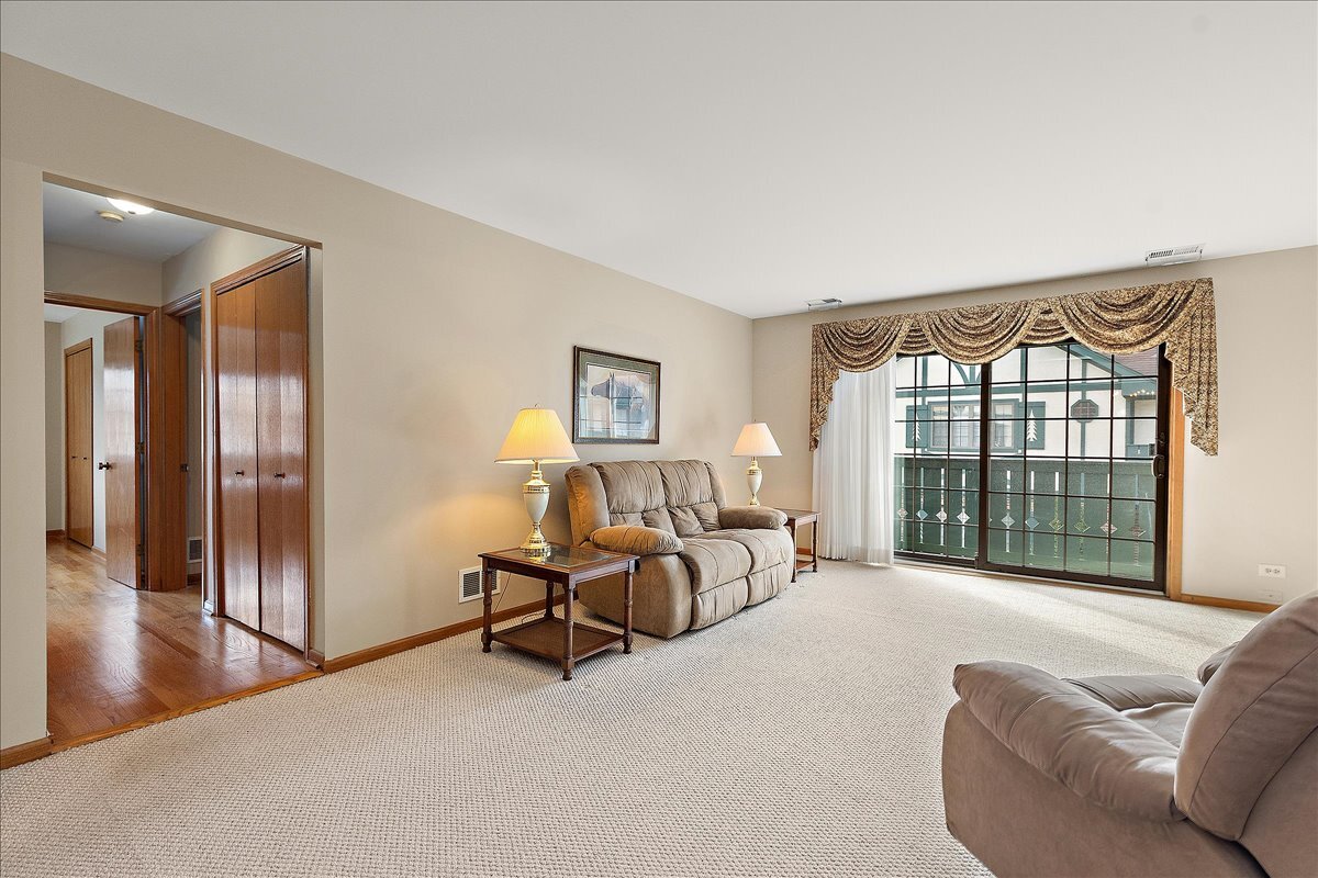 8058 Autobahn Drive #202, Palos Park, IL 60464