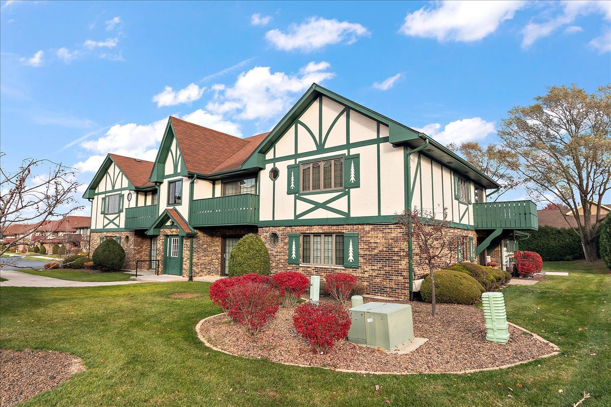 8058 Autobahn Drive #202, Palos Park, IL 60464