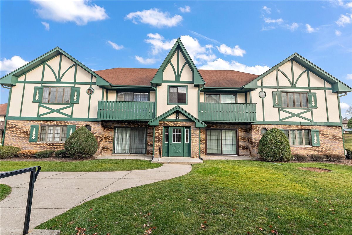 8058 Autobahn Drive #202, Palos Park, IL 60464