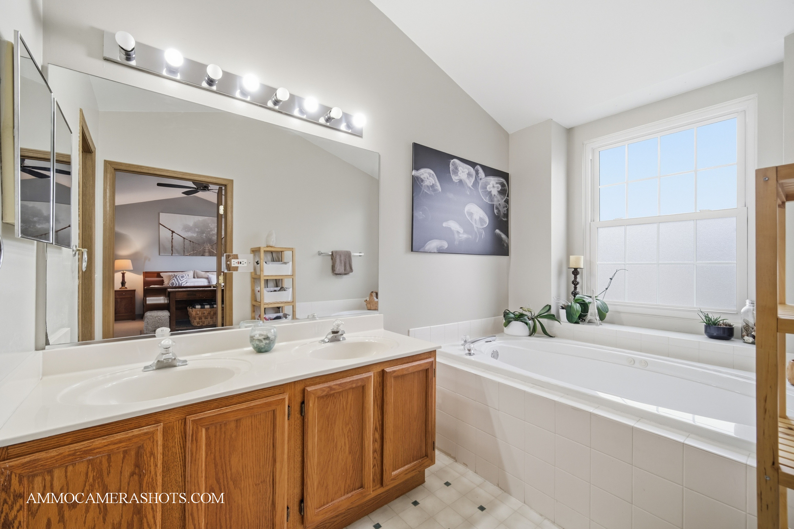 8022 SIERRA WOODS Lane #8022, Carpentersville, IL 60110