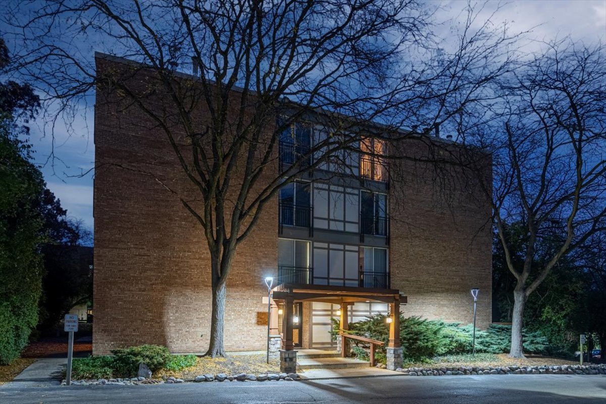 5830 Oakwood Drive #3H, Lisle, IL 60532