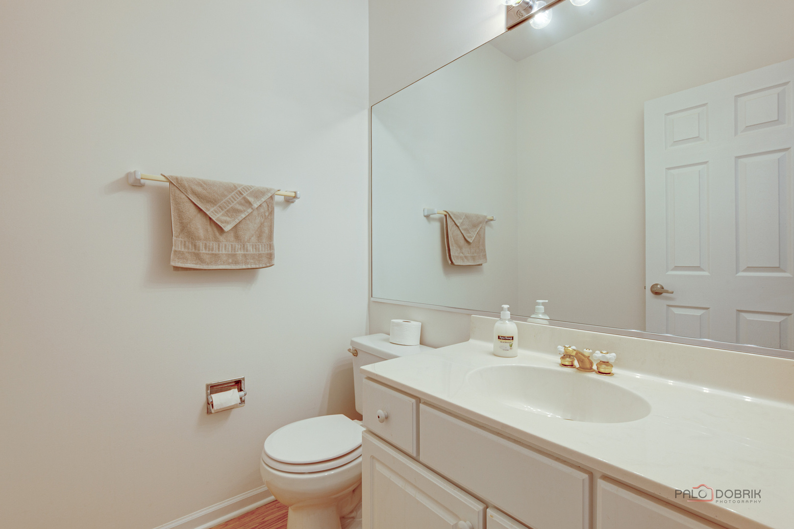 1090 Village Lane, Gurnee, IL 60031