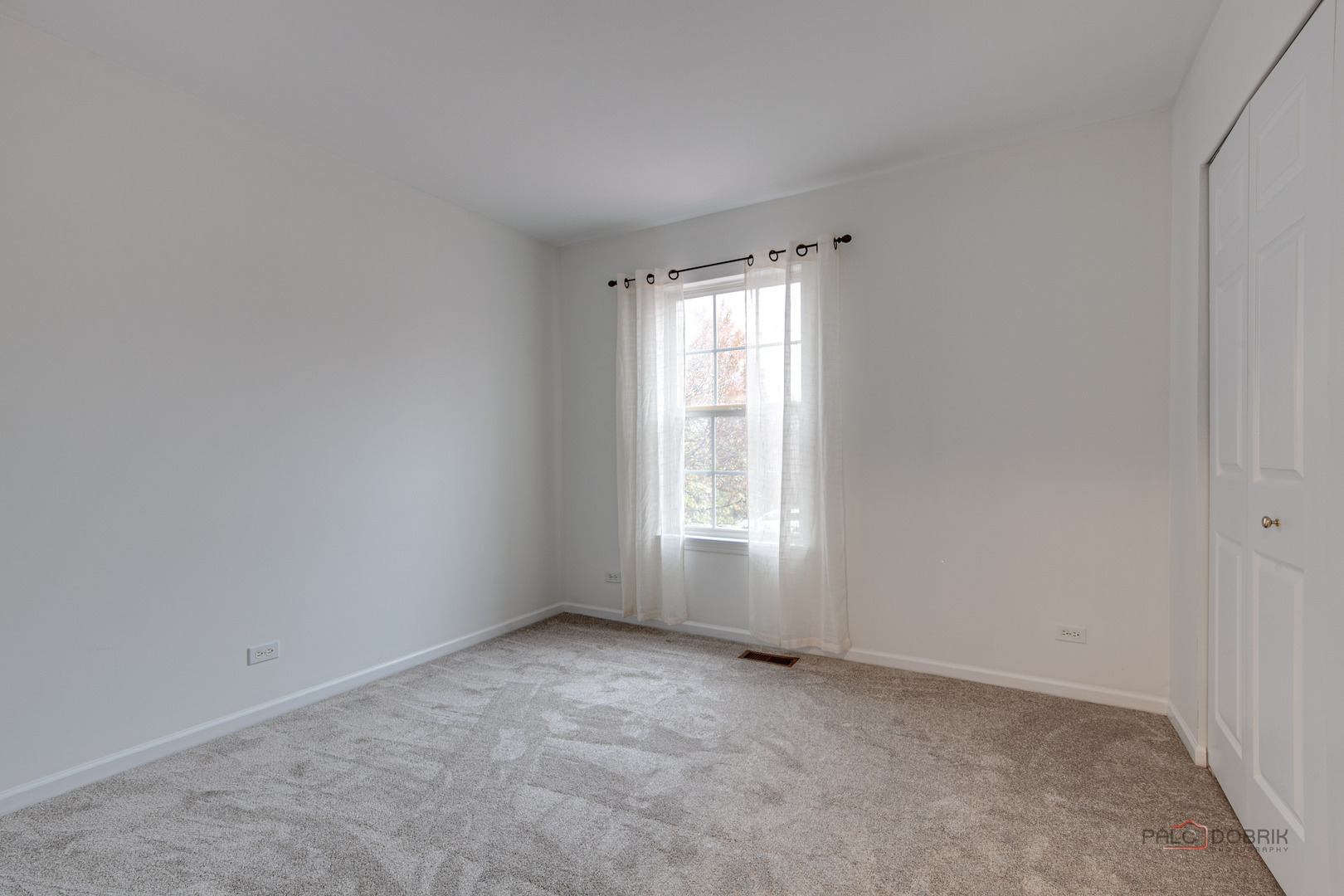 1090 Village Lane, Gurnee, IL 60031