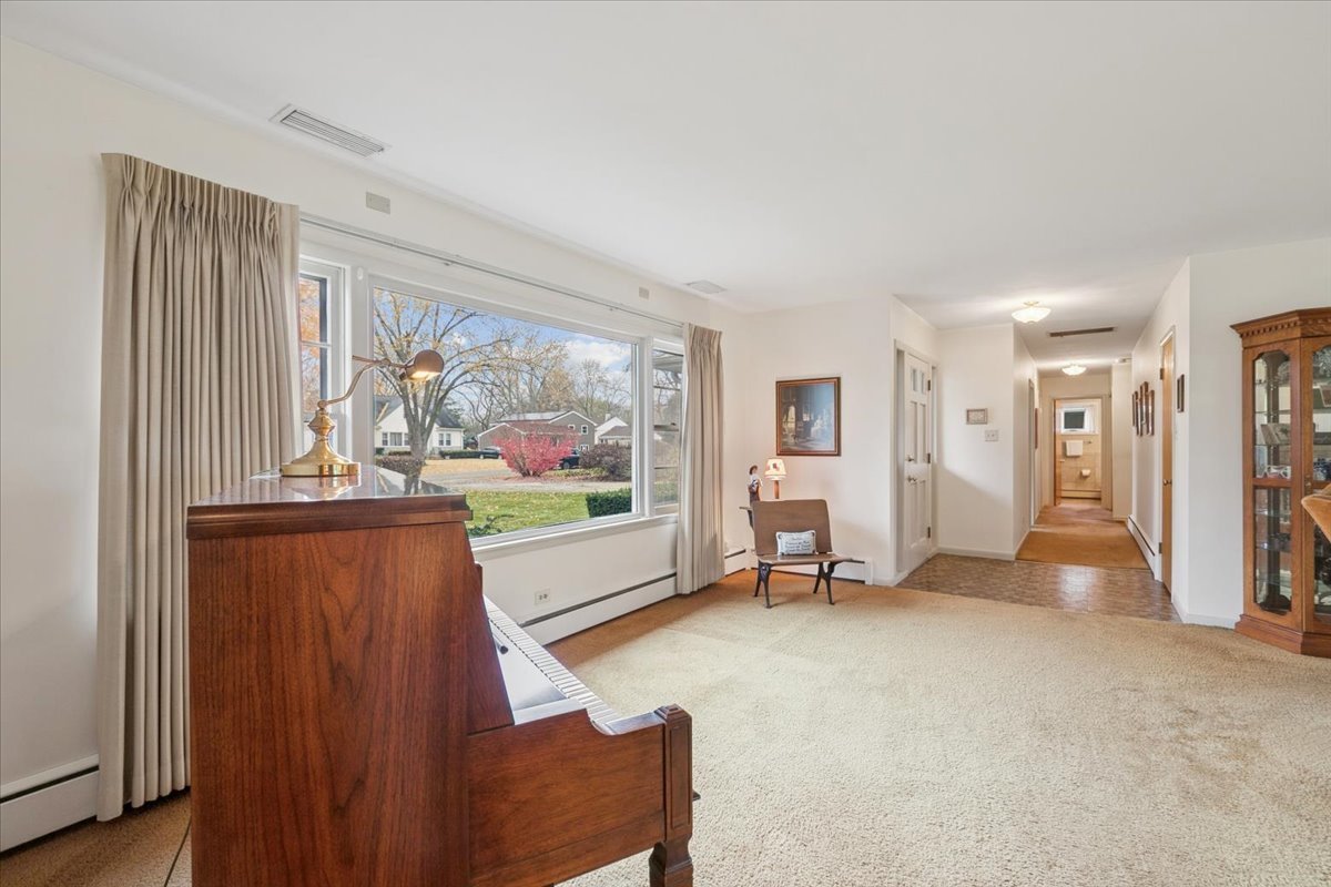 223 S Glendale Avenue, Barrington, IL 60010