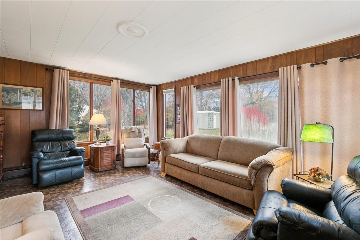 223 S Glendale Avenue, Barrington, IL 60010