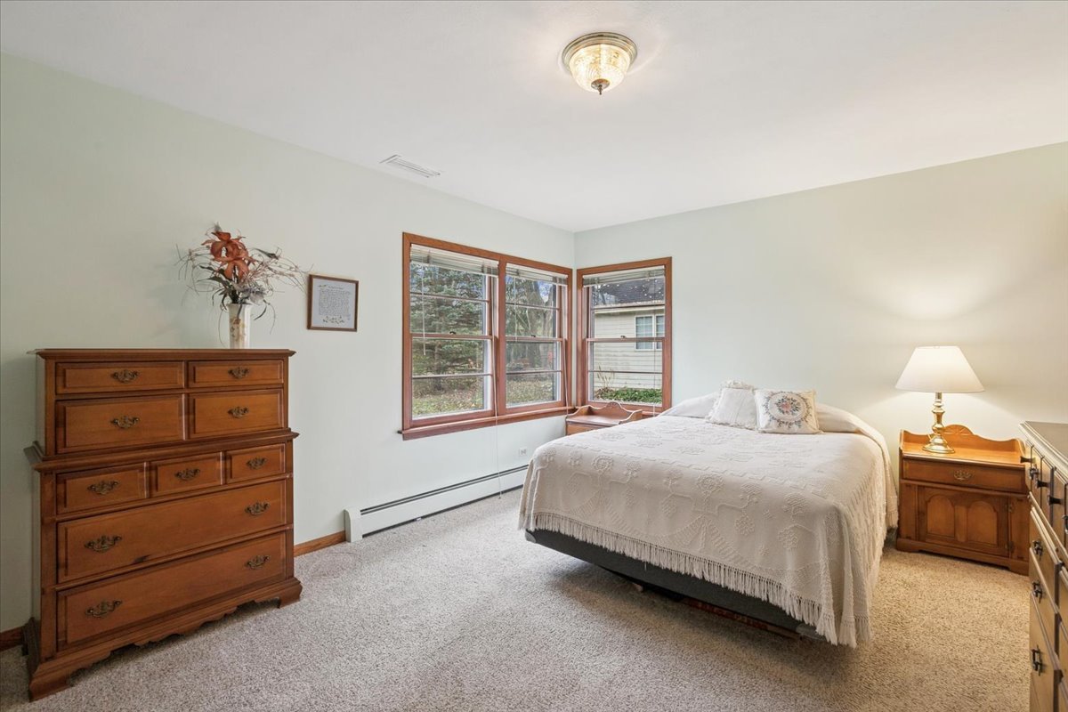 223 S Glendale Avenue, Barrington, IL 60010