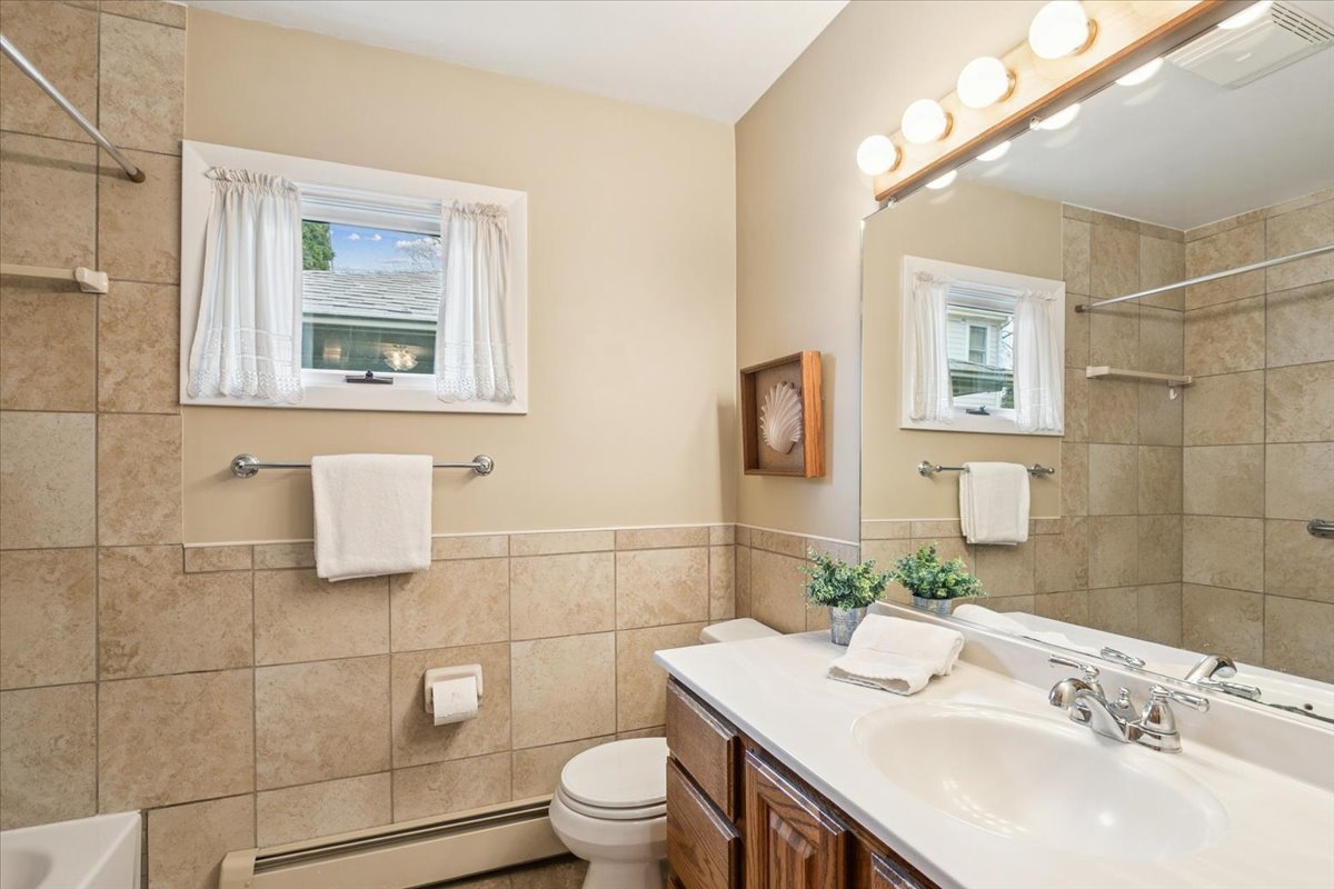 223 S Glendale Avenue, Barrington, IL 60010