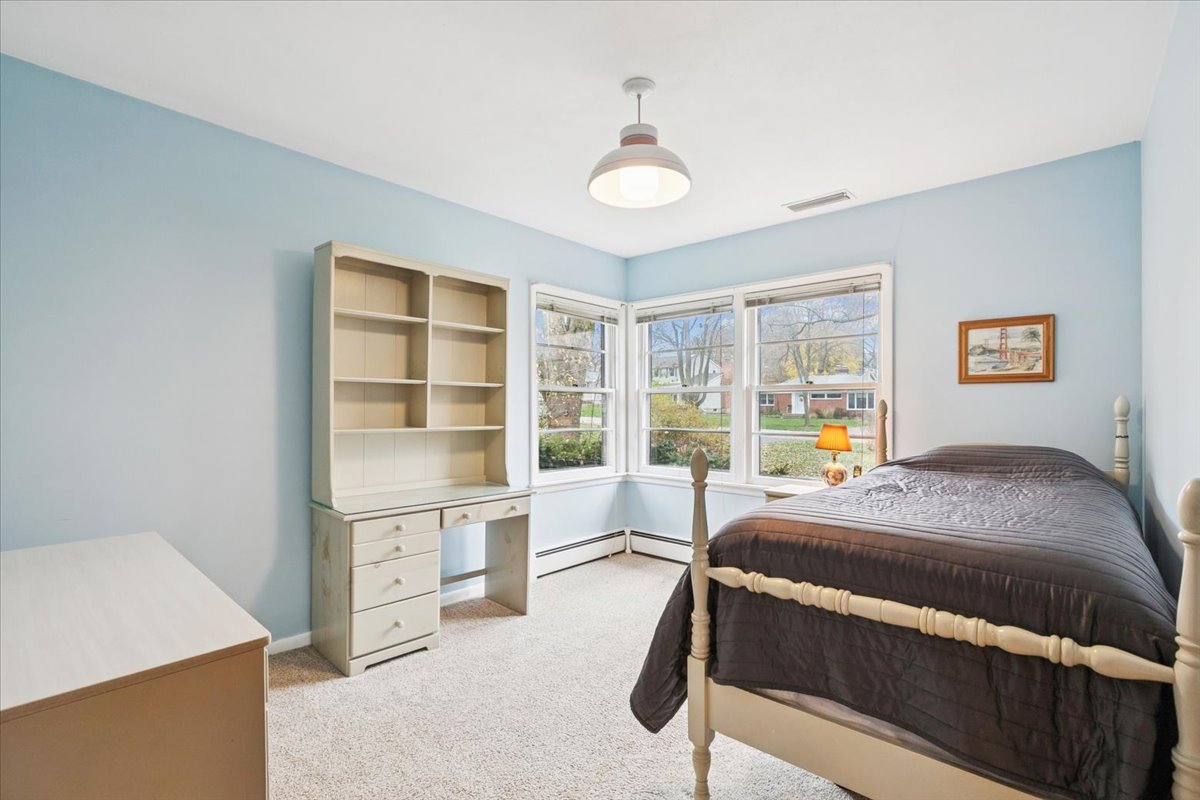 223 S Glendale Avenue, Barrington, IL 60010