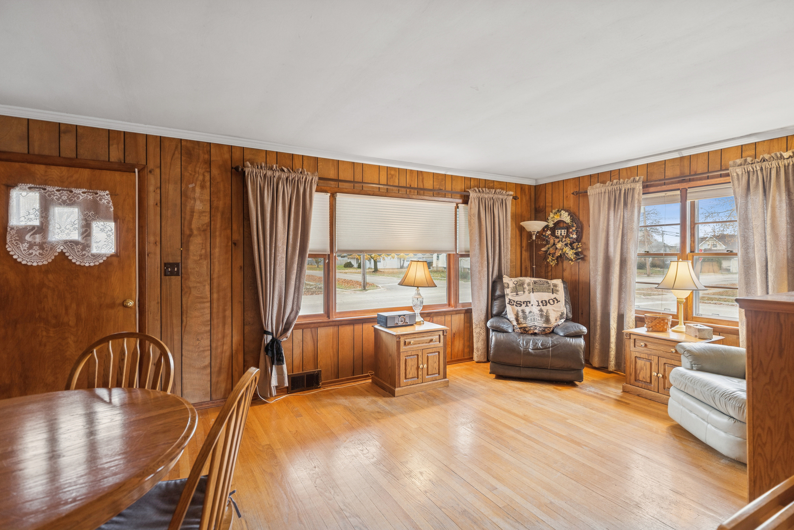 101 Mckinley Avenue, Lake Villa, IL 60046