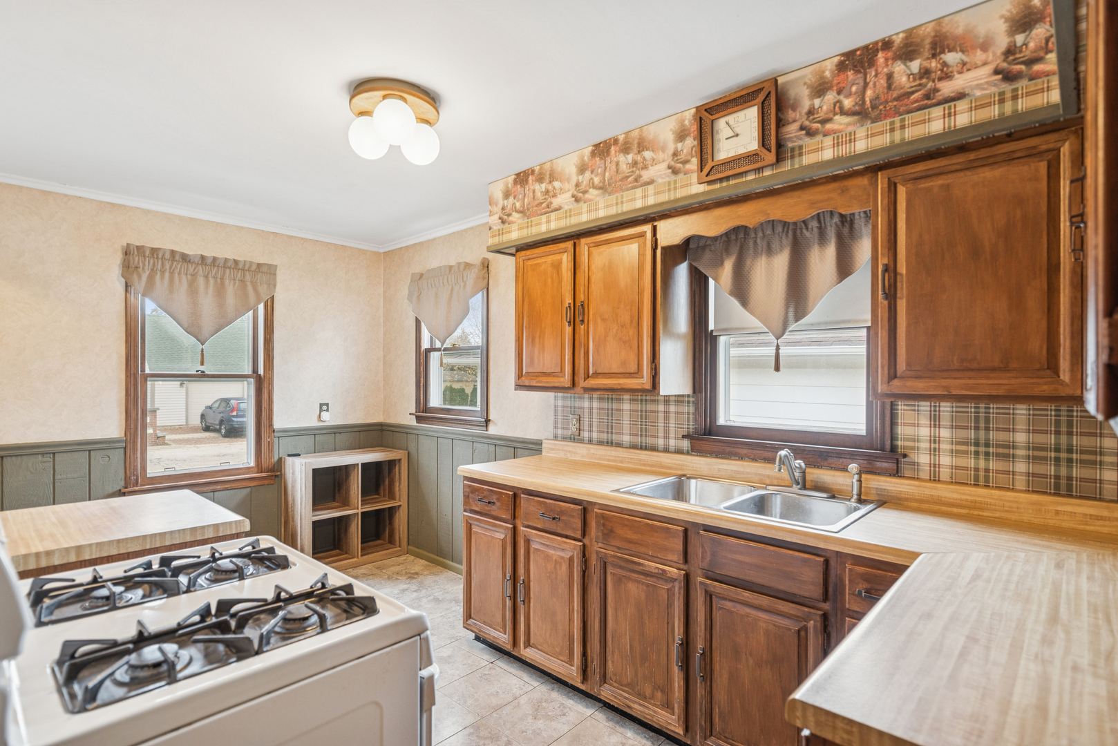 101 Mckinley Avenue, Lake Villa, IL 60046