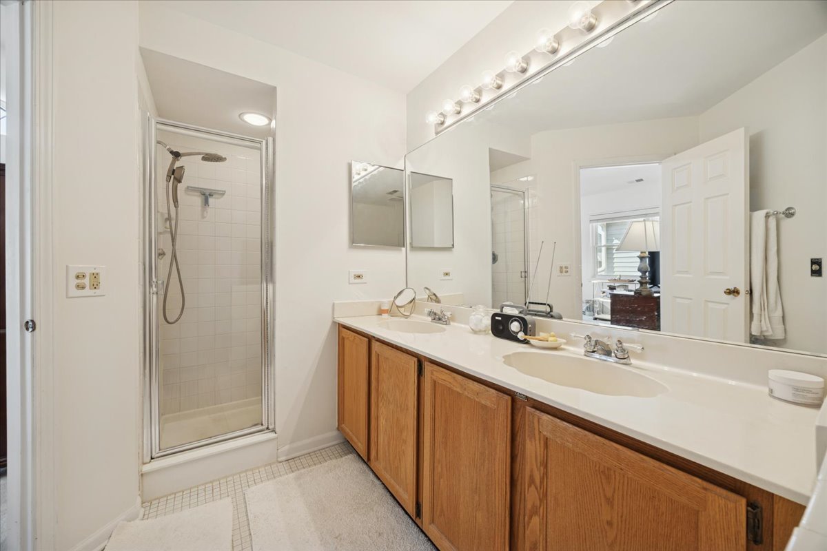 11438 Ashley Woods Drive, Westchester, IL 60154