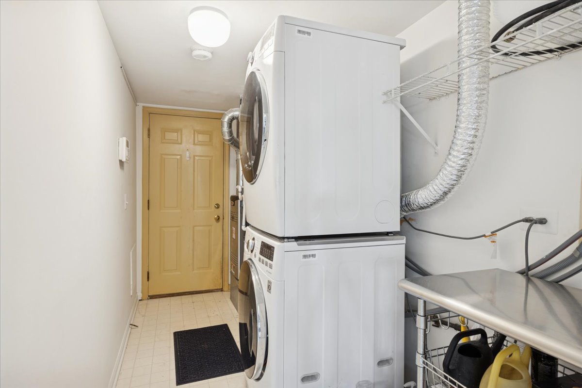 11438 Ashley Woods Drive, Westchester, IL 60154