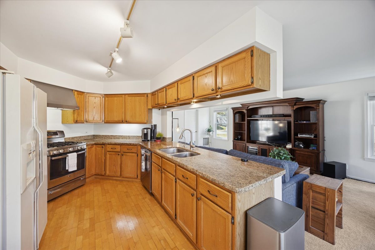 11438 Ashley Woods Drive, Westchester, IL 60154