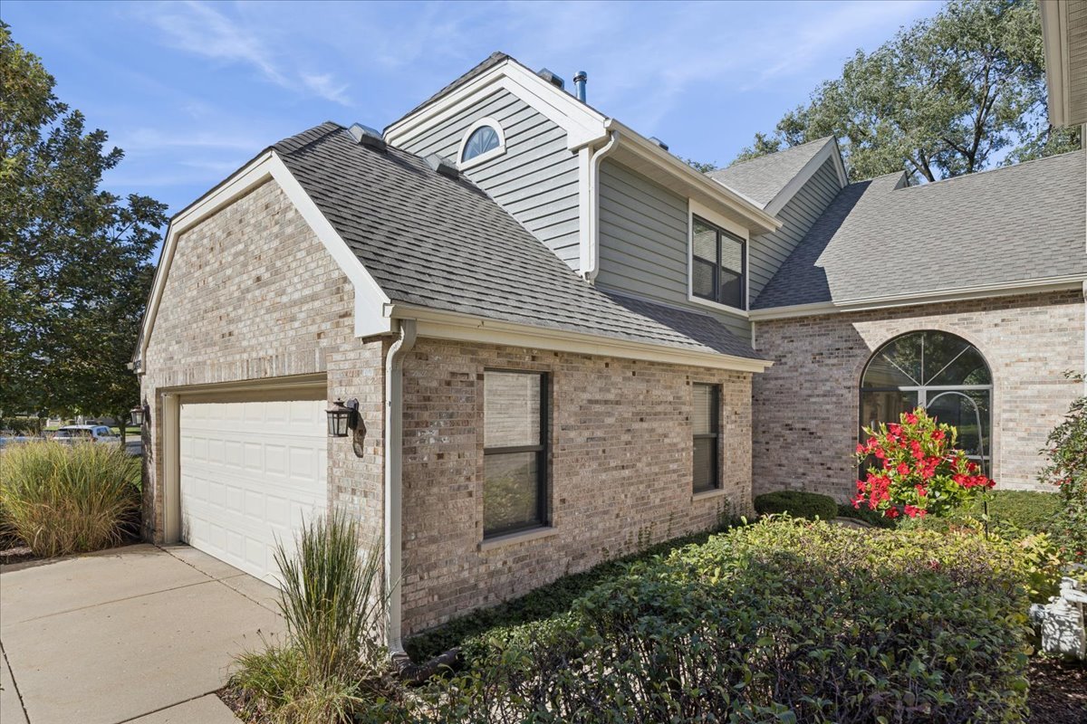 11438 Ashley Woods Drive, Westchester, IL 60154