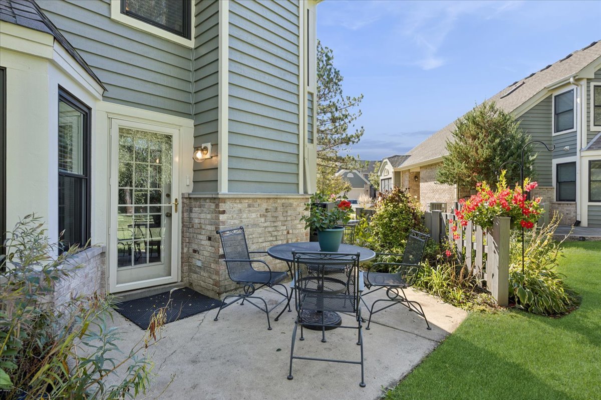 11438 Ashley Woods Drive, Westchester, IL 60154