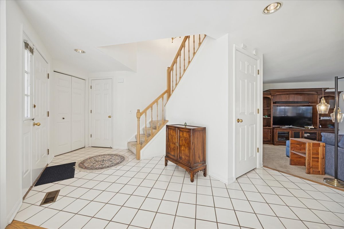 11438 Ashley Woods Drive, Westchester, IL 60154