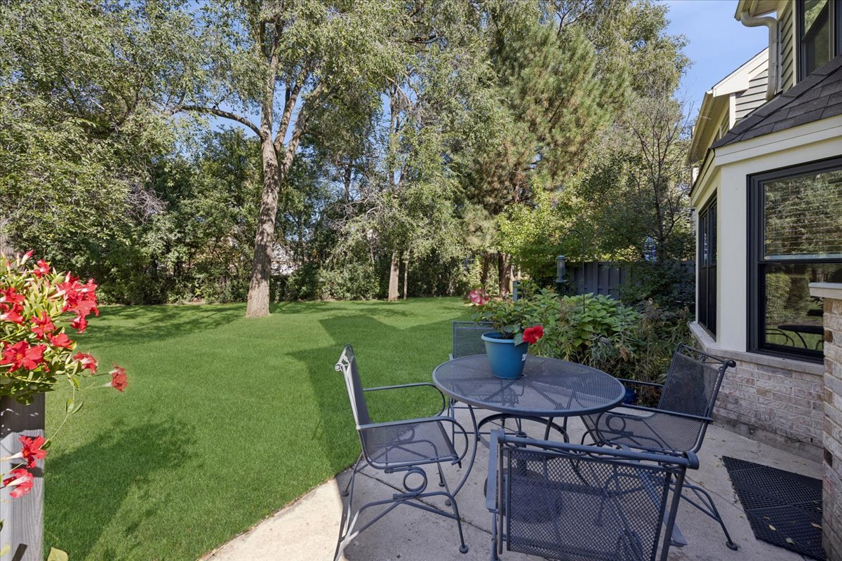 11438 Ashley Woods Drive, Westchester, IL 60154