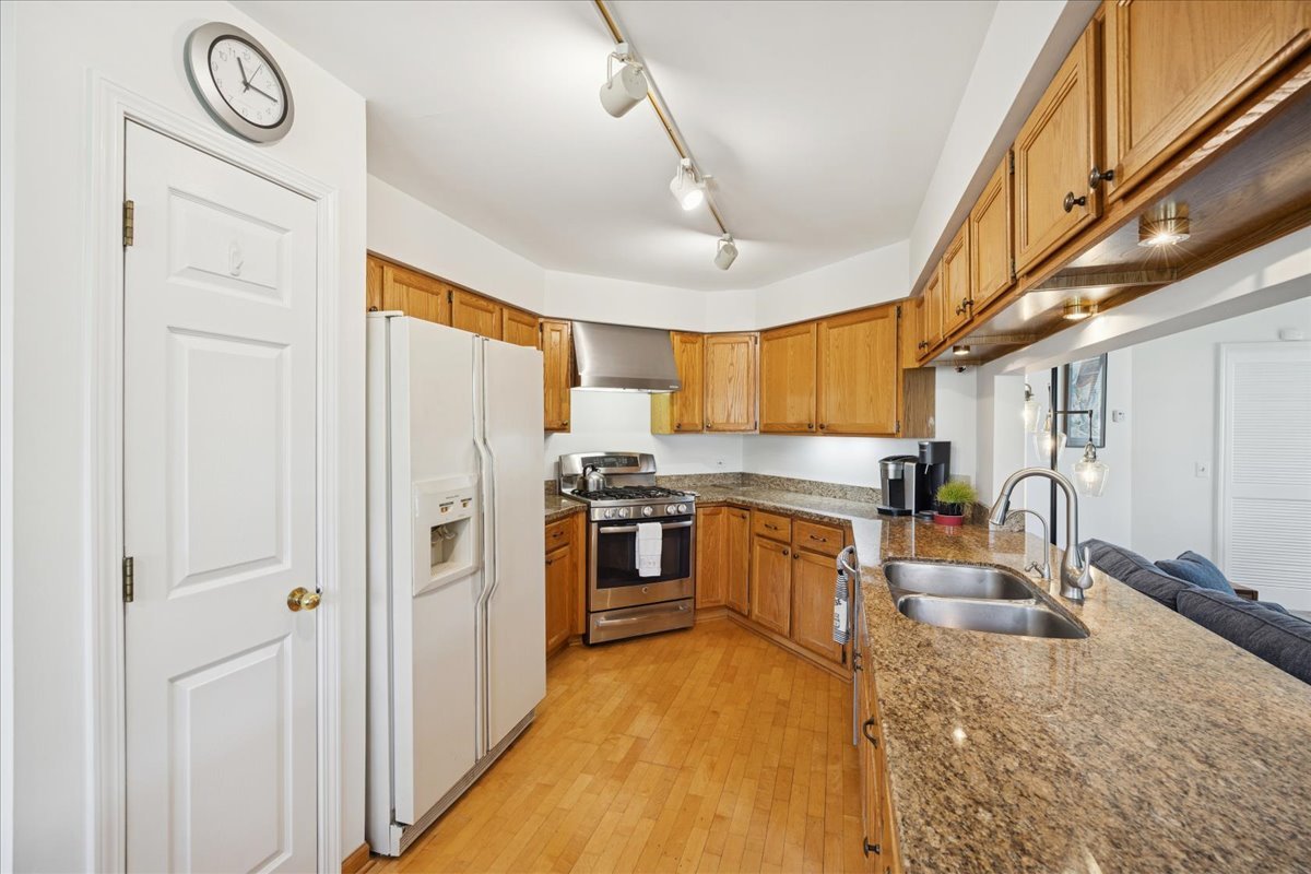 11438 Ashley Woods Drive, Westchester, IL 60154