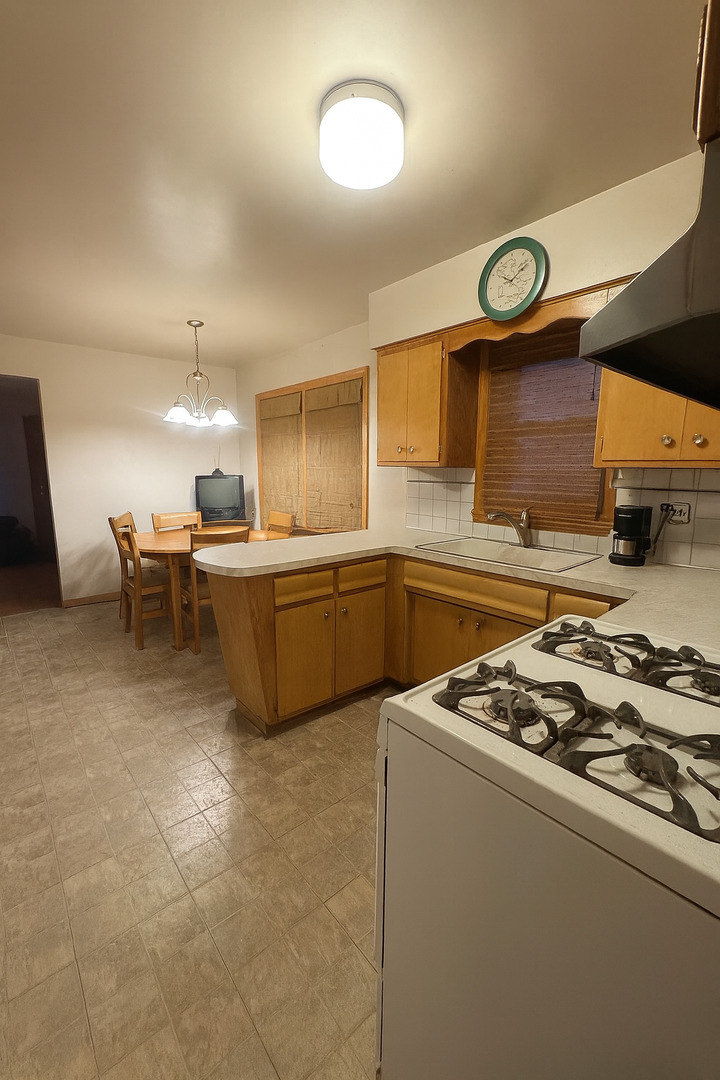 5220 S Central Avenue, Chicago, IL 60638