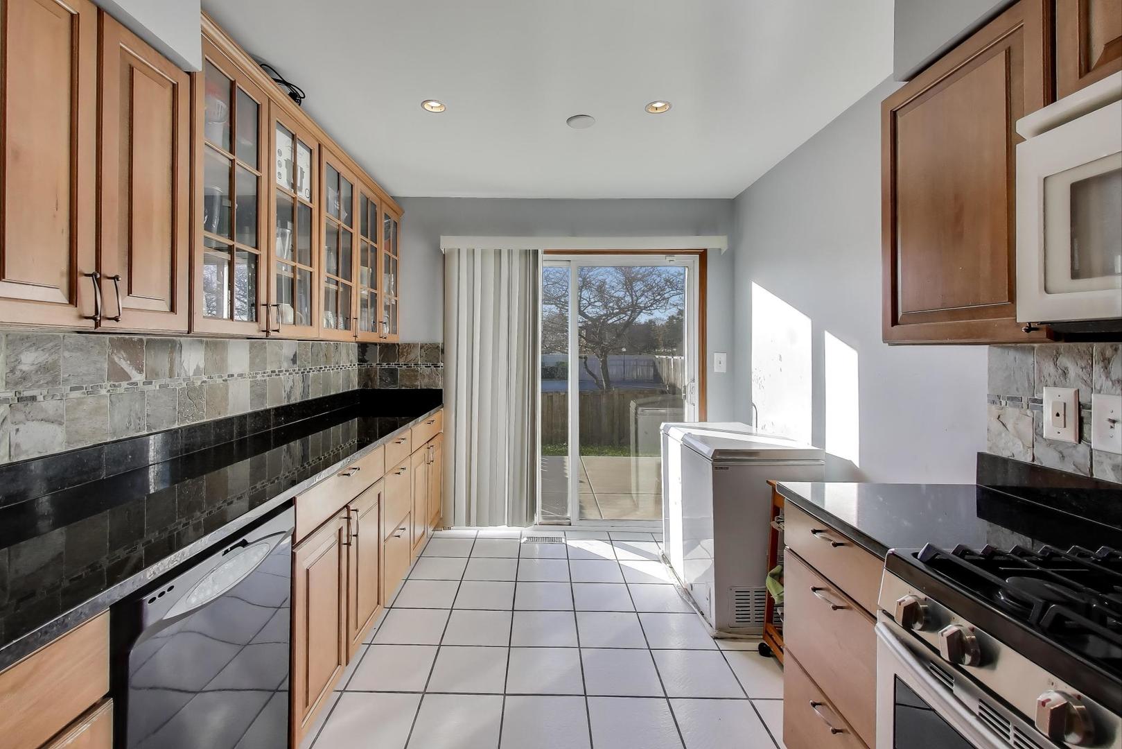 1507 Clearwater Lane, Wheeling, IL 60090