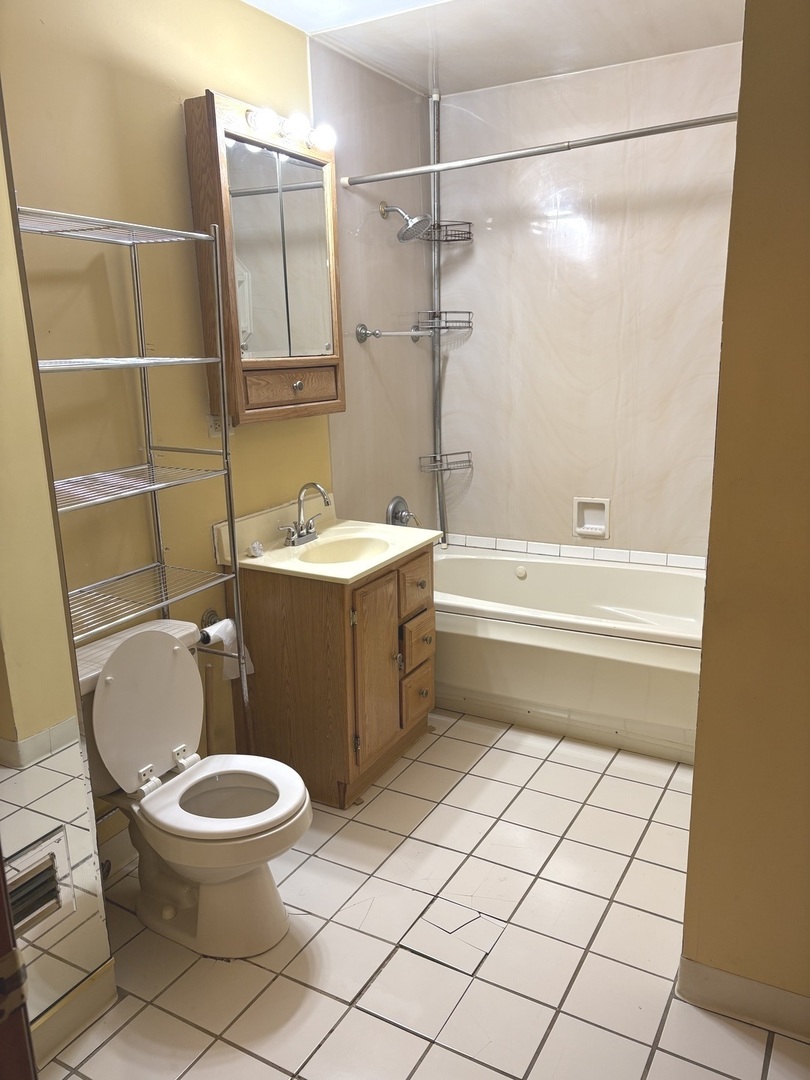 2347 S 17 Avenue, Broadview, IL 60155