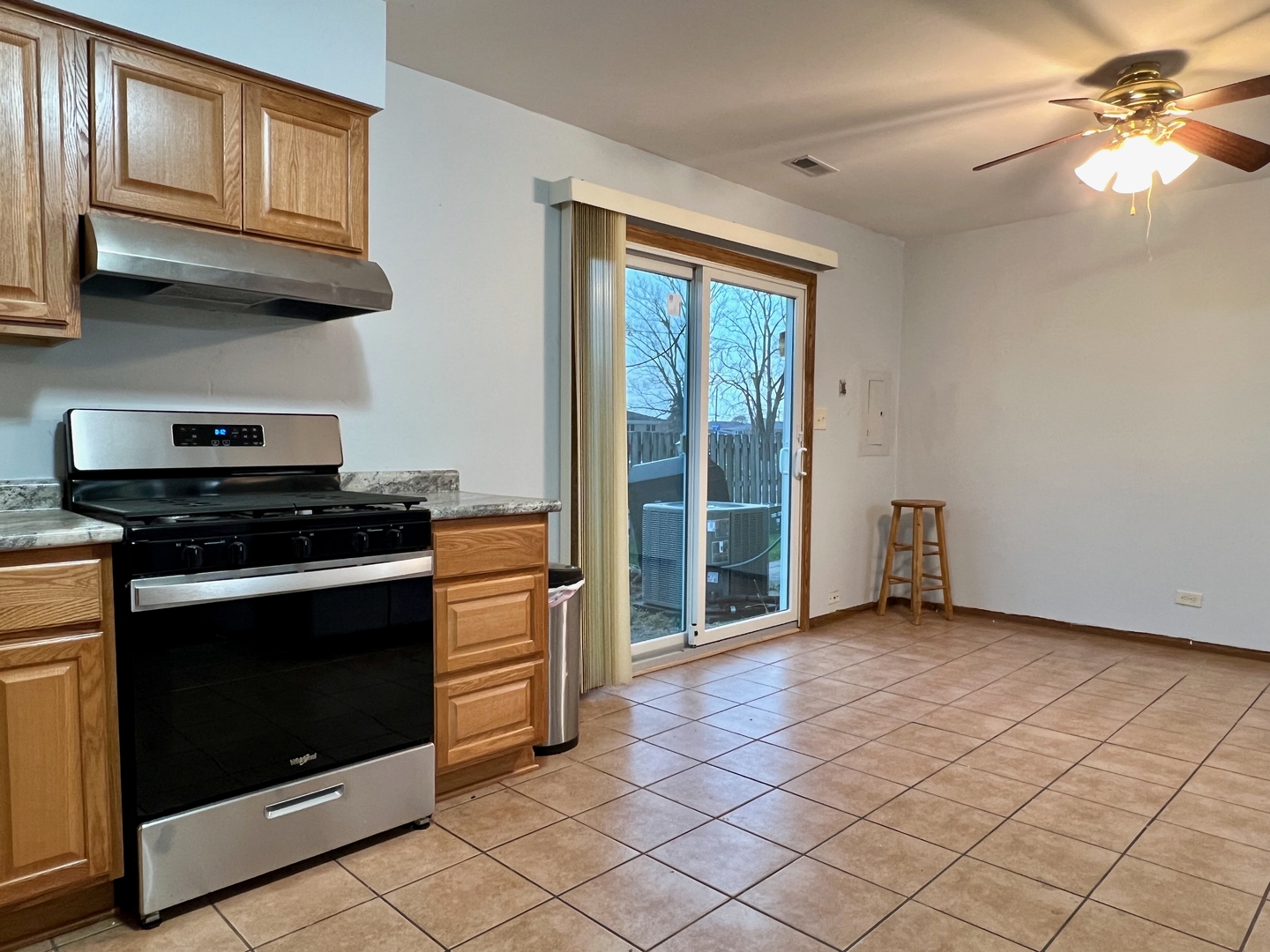 2611 E Martha Place, Burnham, IL 60633