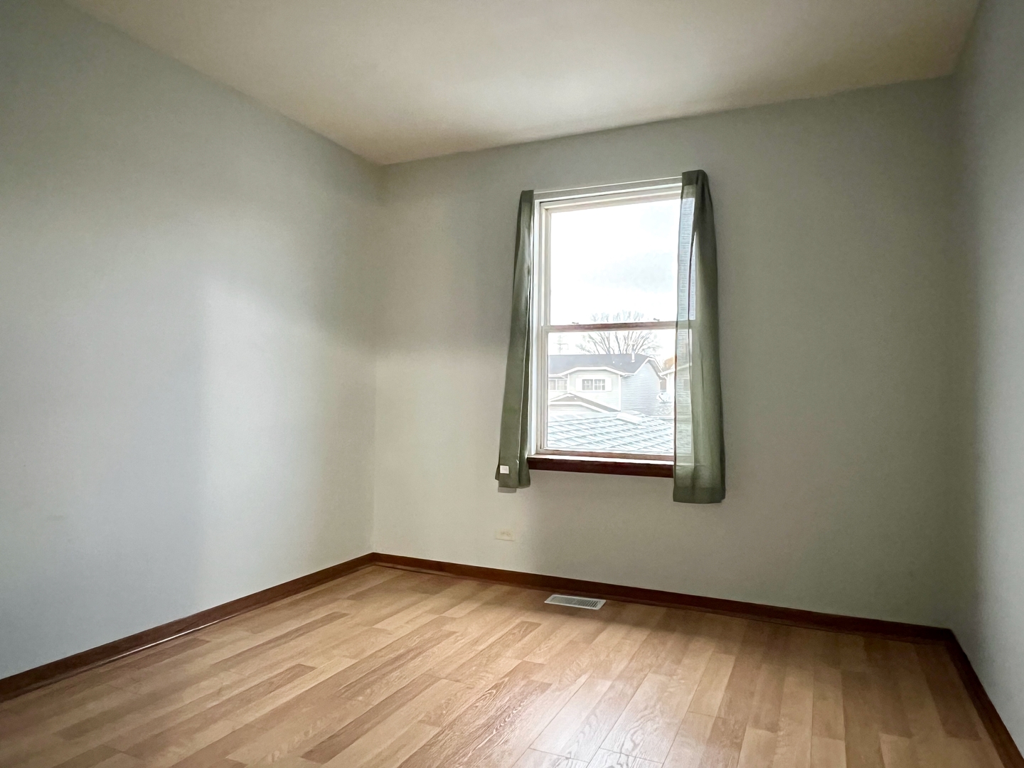 2611 E Martha Place, Burnham, IL 60633