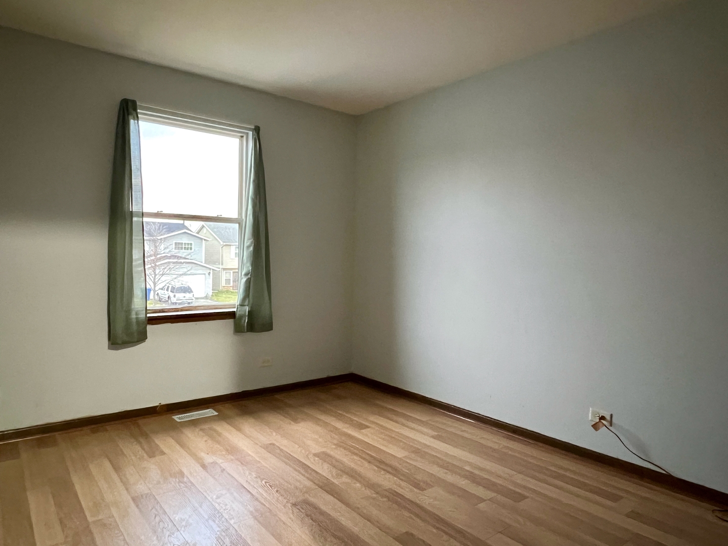 2611 E Martha Place, Burnham, IL 60633