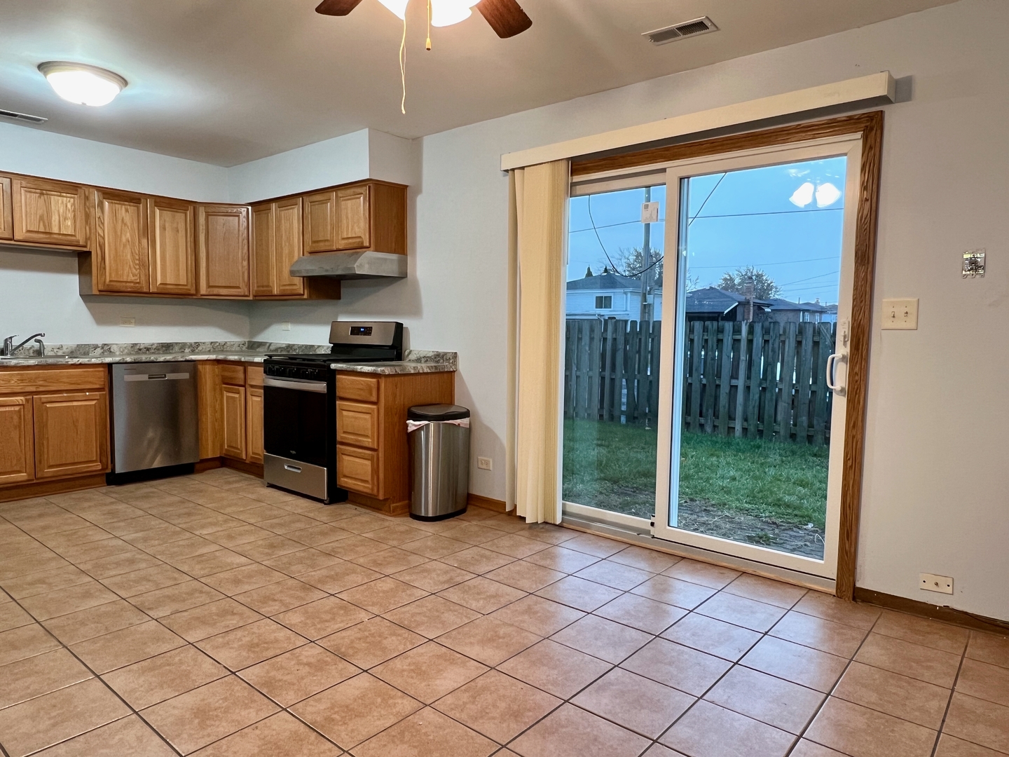 2611 E Martha Place, Burnham, IL 60633