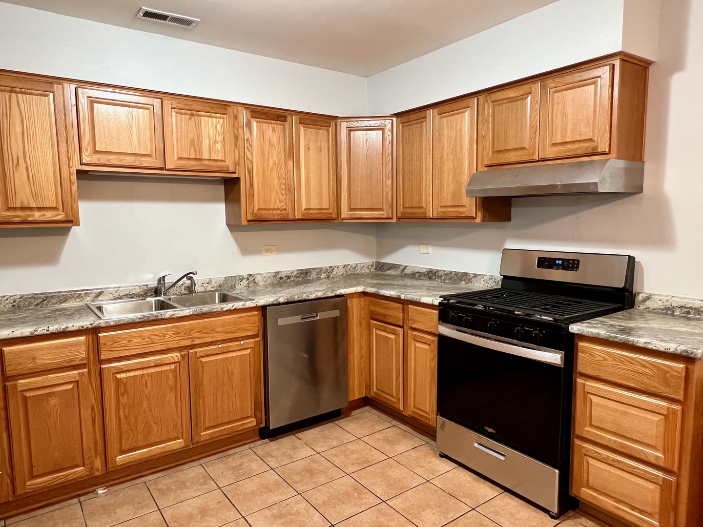 2611 E Martha Place, Burnham, IL 60633