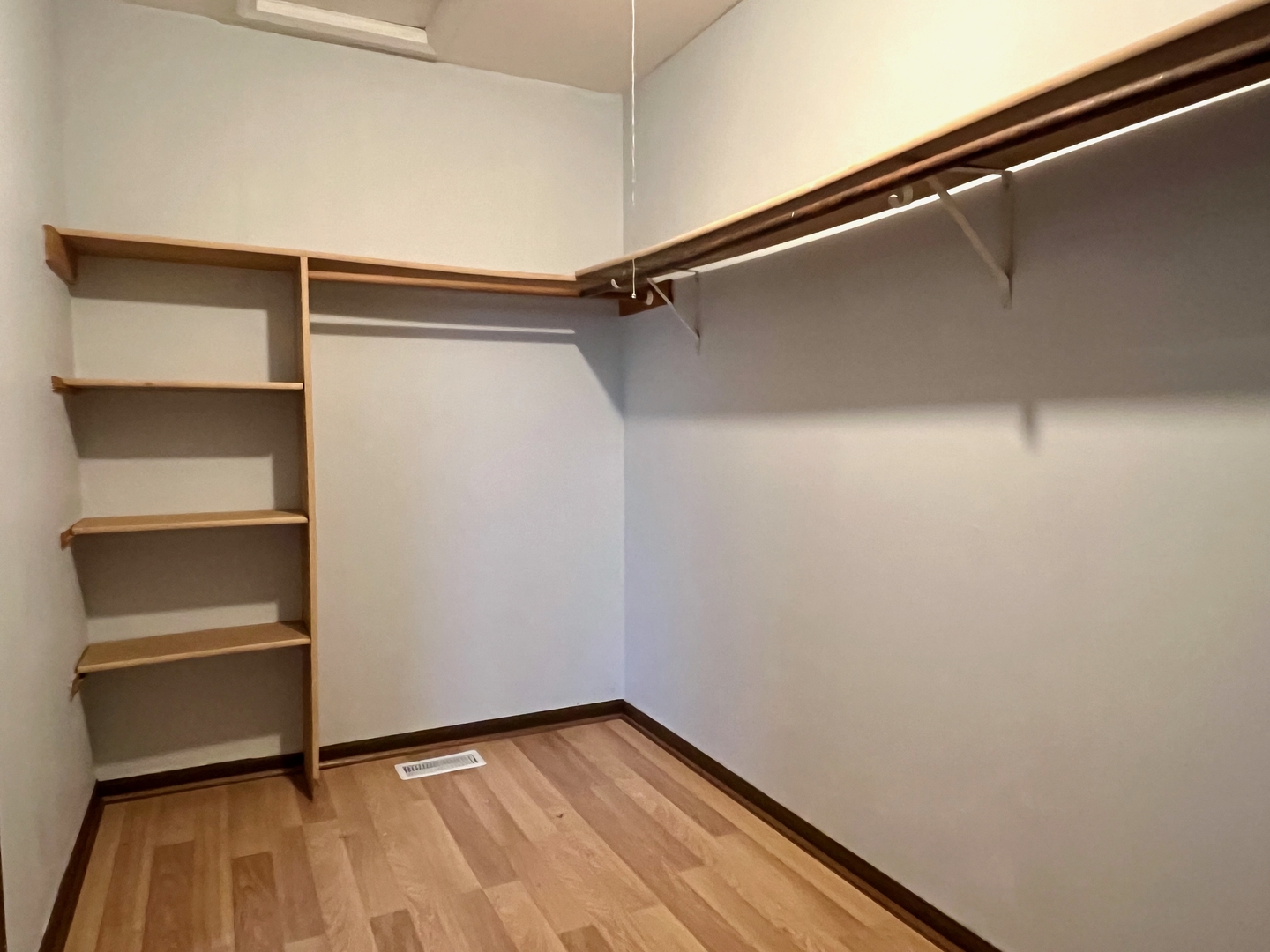 2611 E Martha Place, Burnham, IL 60633