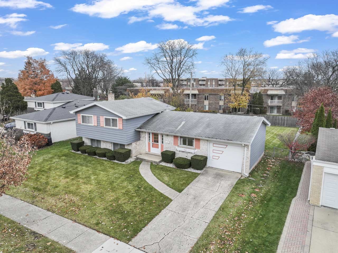 2407 N Champlain Street, Arlington Heights, IL 60004