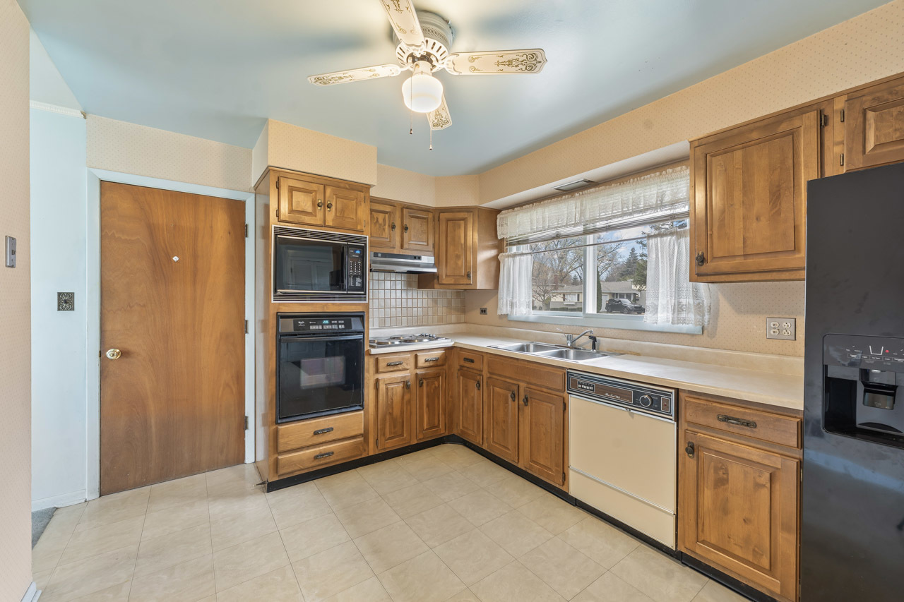 2407 N Champlain Street, Arlington Heights, IL 60004