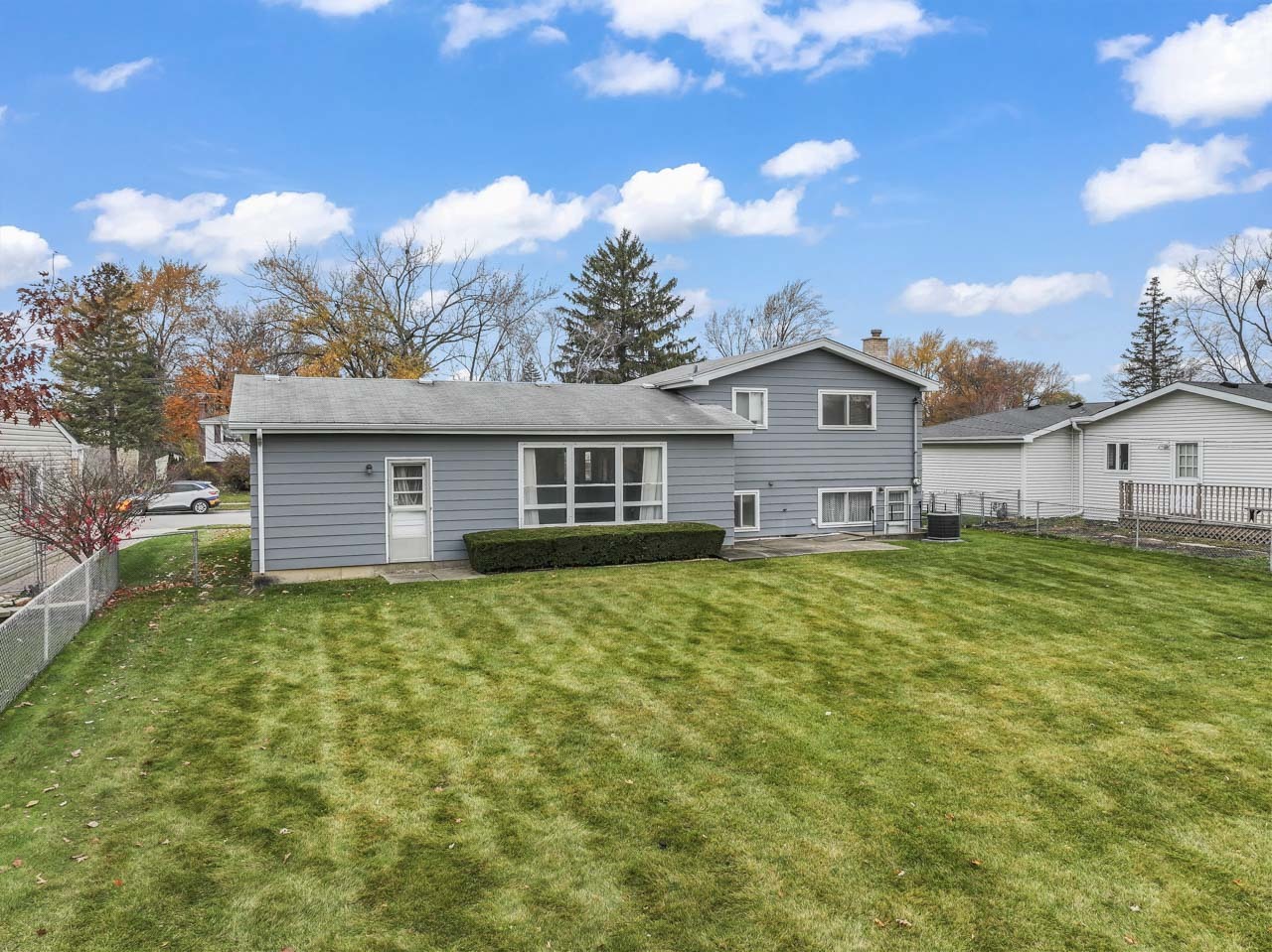 2407 N Champlain Street, Arlington Heights, IL 60004