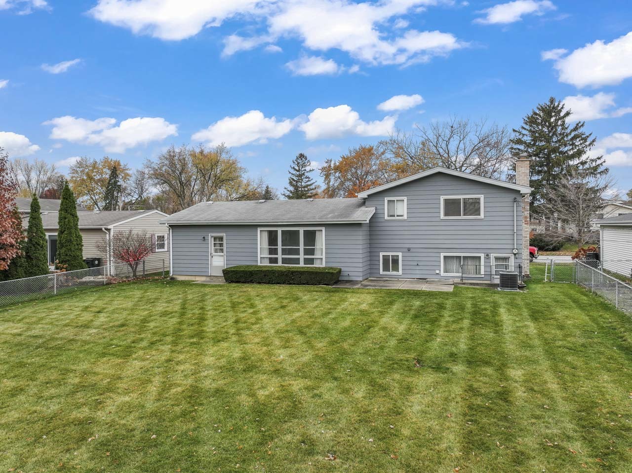 2407 N Champlain Street, Arlington Heights, IL 60004