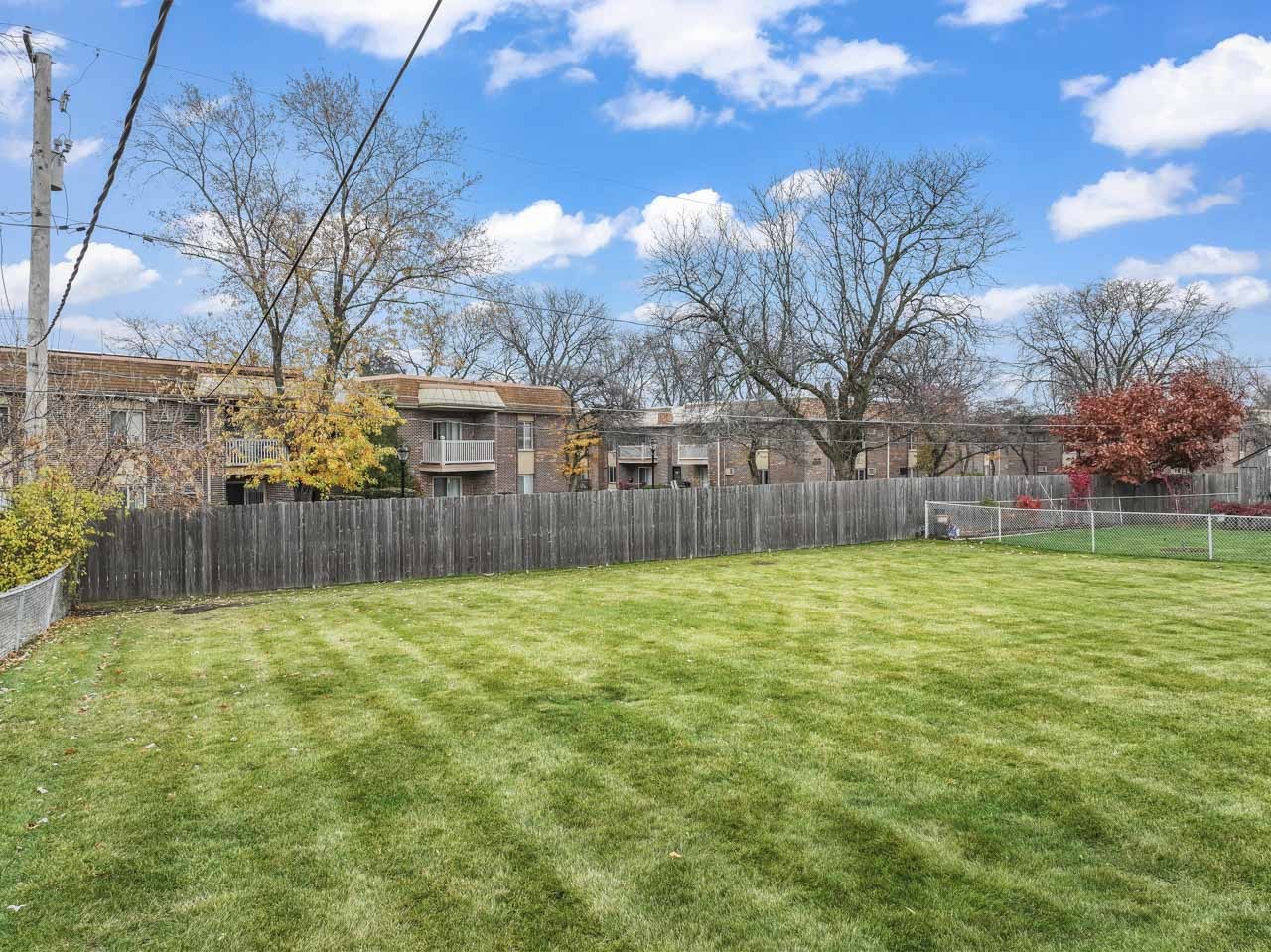 2407 N Champlain Street, Arlington Heights, IL 60004