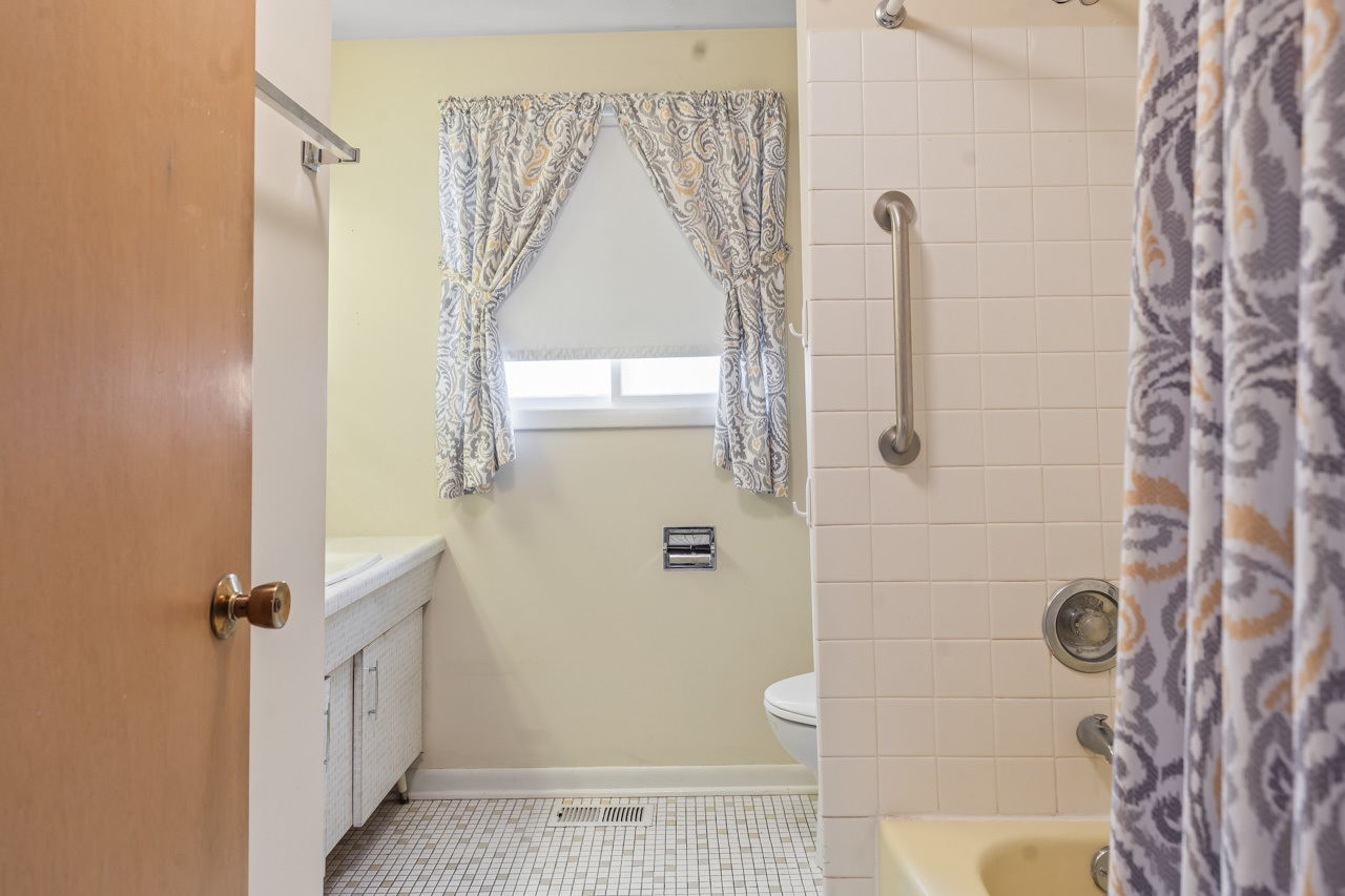 2407 N Champlain Street, Arlington Heights, IL 60004