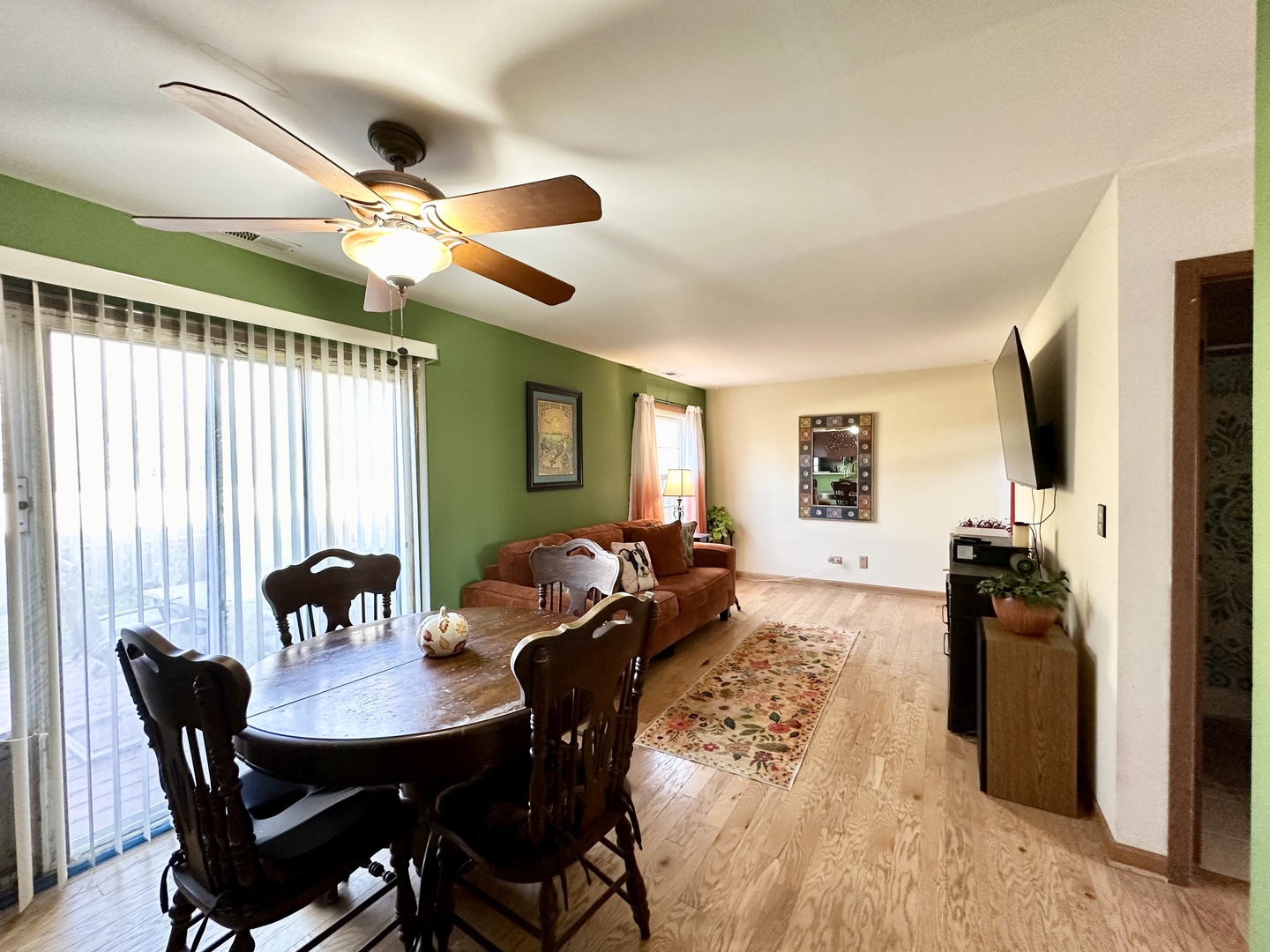 3316 Greenwich Lane, Island Lake, IL 60042