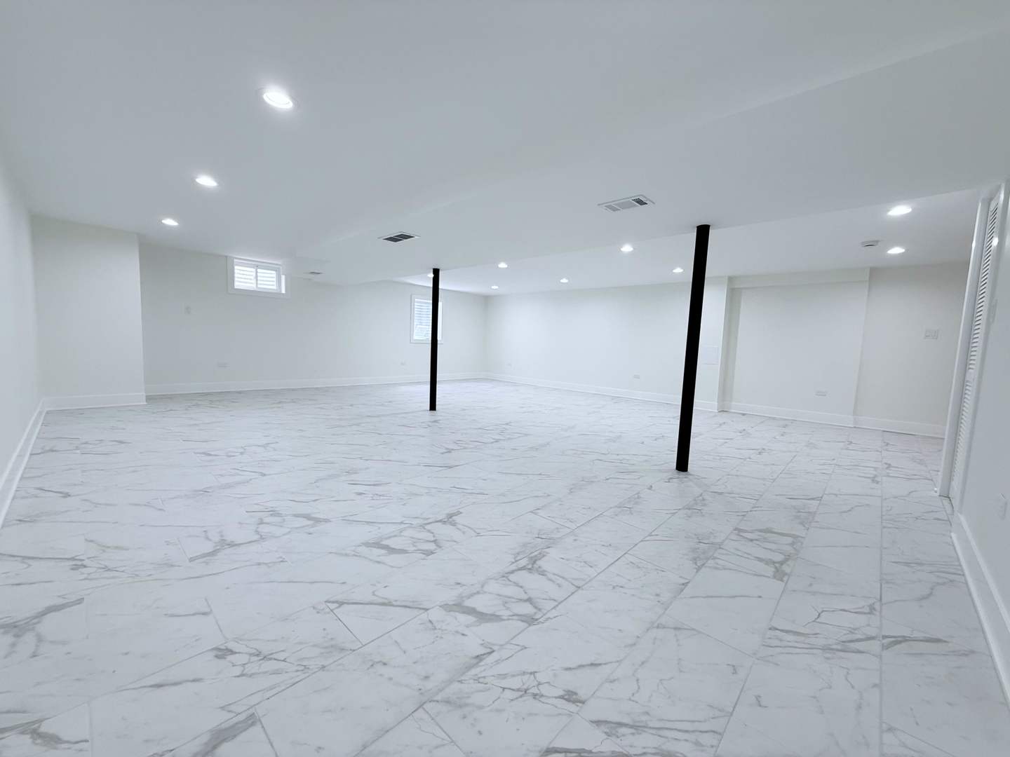 1581 Groton Lane, Wheaton, IL 60189