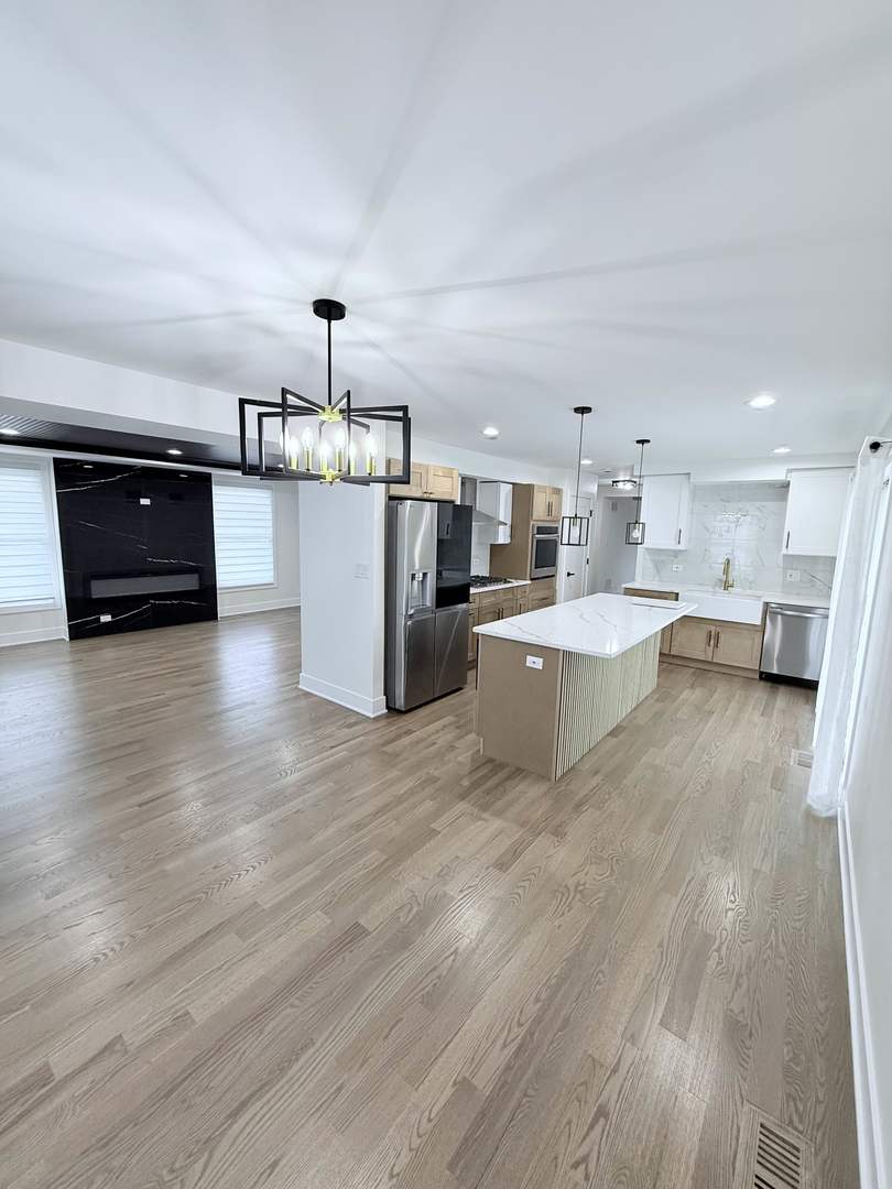 1581 Groton Lane, Wheaton, IL 60189