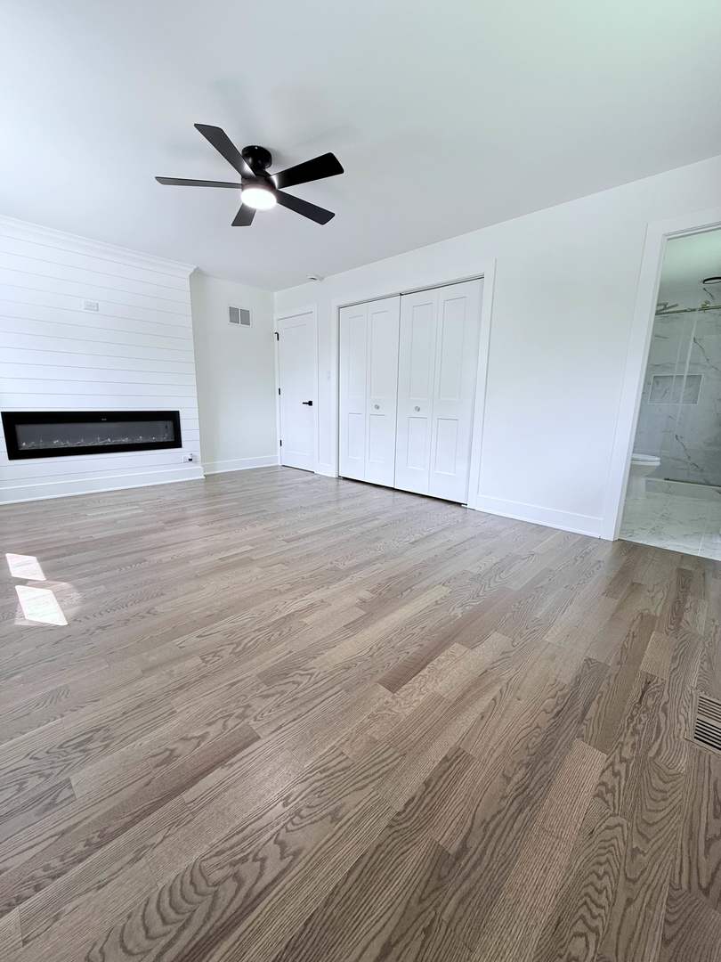 1581 Groton Lane, Wheaton, IL 60189