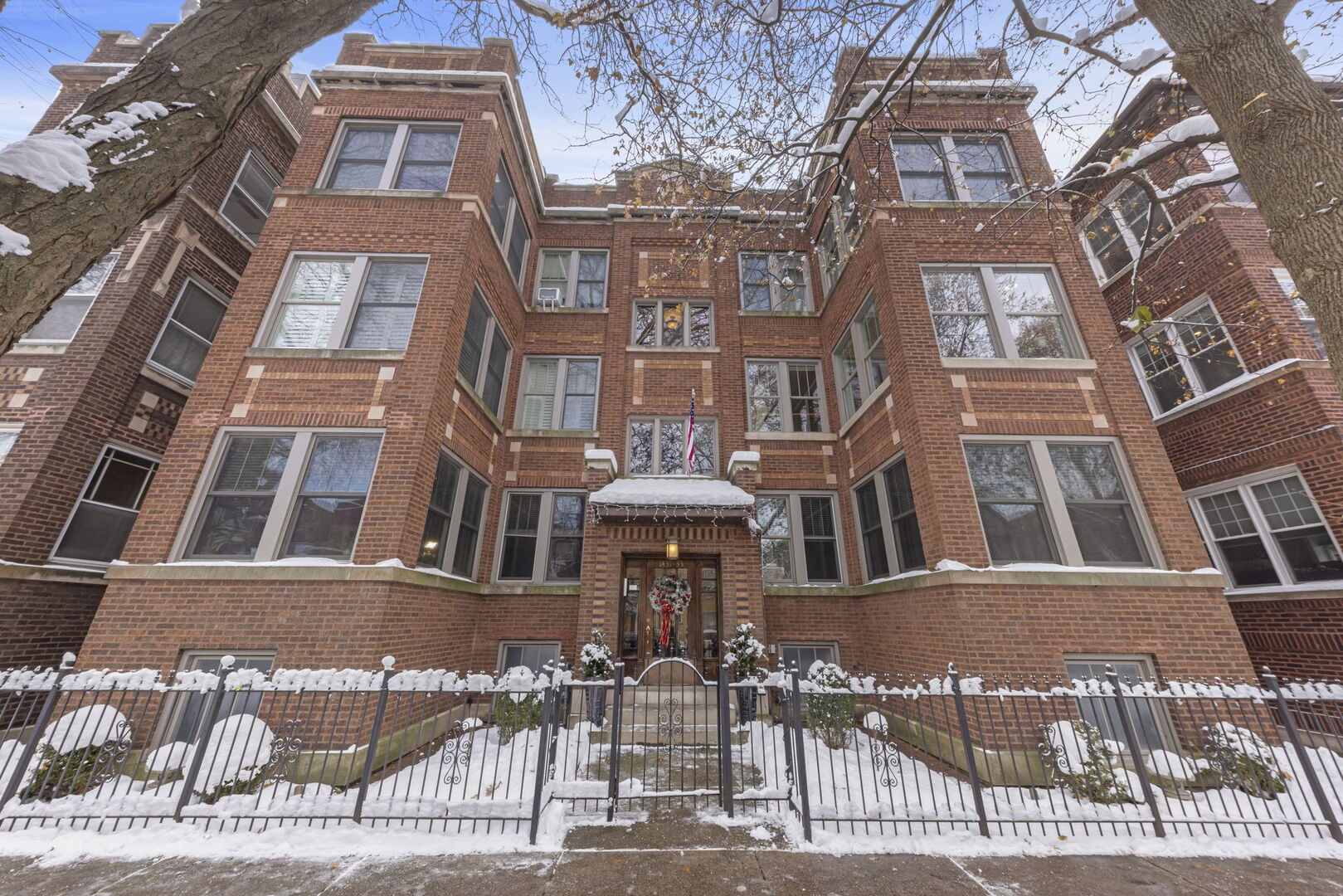 1433 W Rosemont Avenue #1W, Chicago, IL 60660