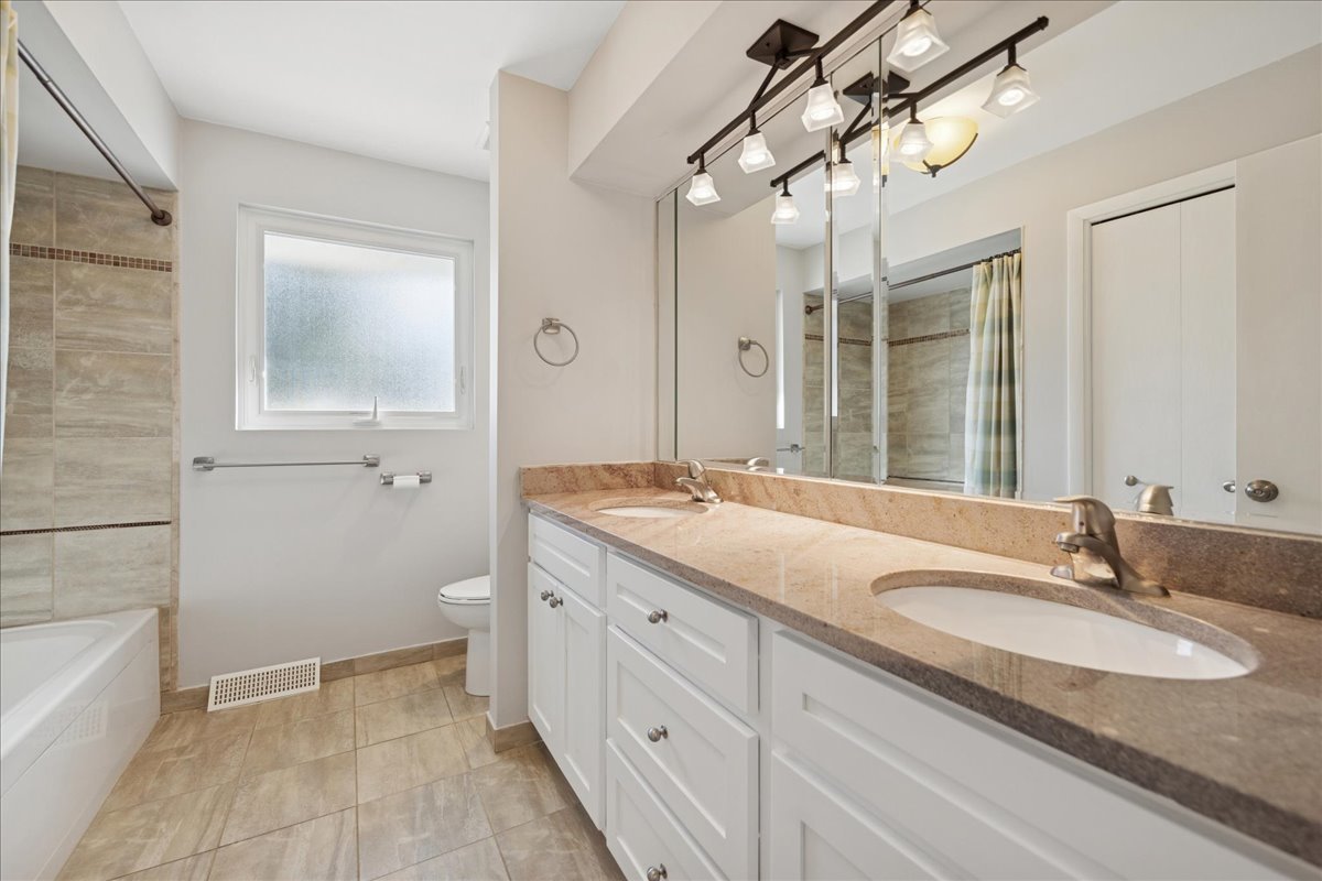 5811 Longview Drive, Countryside, IL 60525