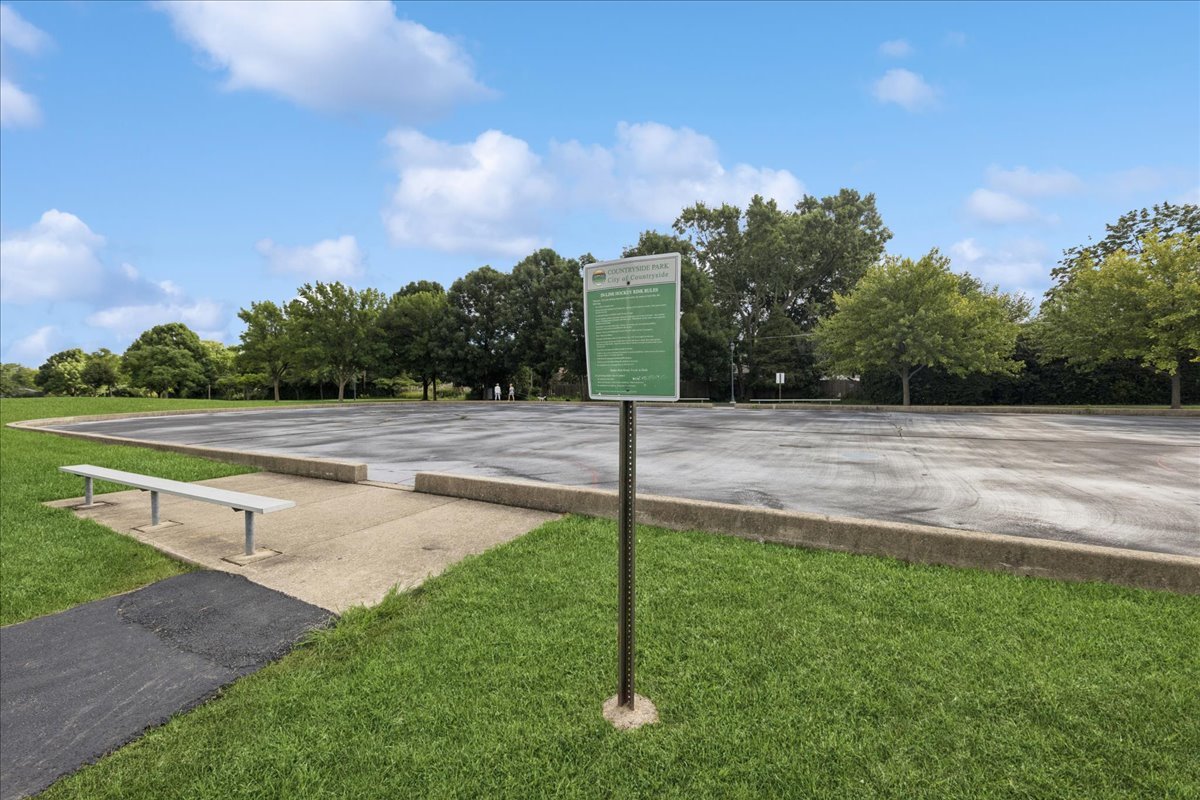 5811 Longview Drive, Countryside, IL 60525