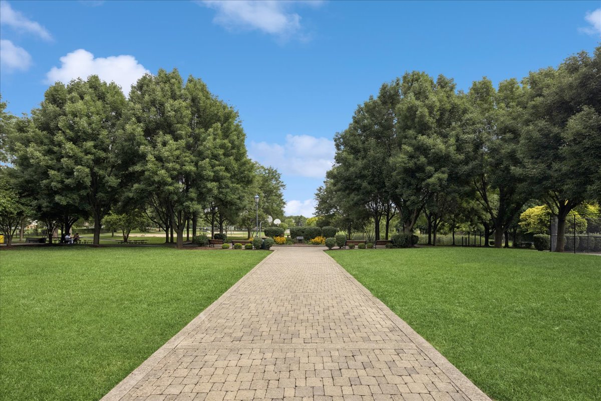 5811 Longview Drive, Countryside, IL 60525