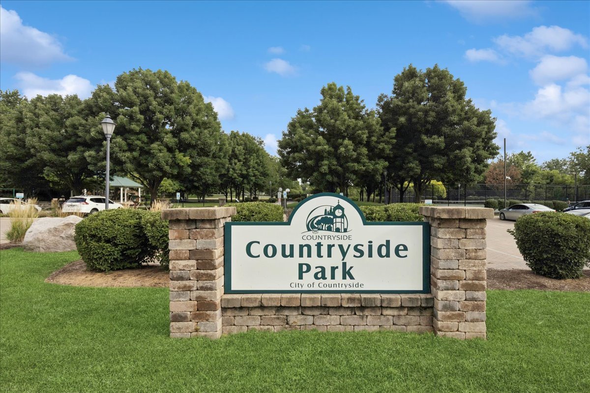 5811 Longview Drive, Countryside, IL 60525