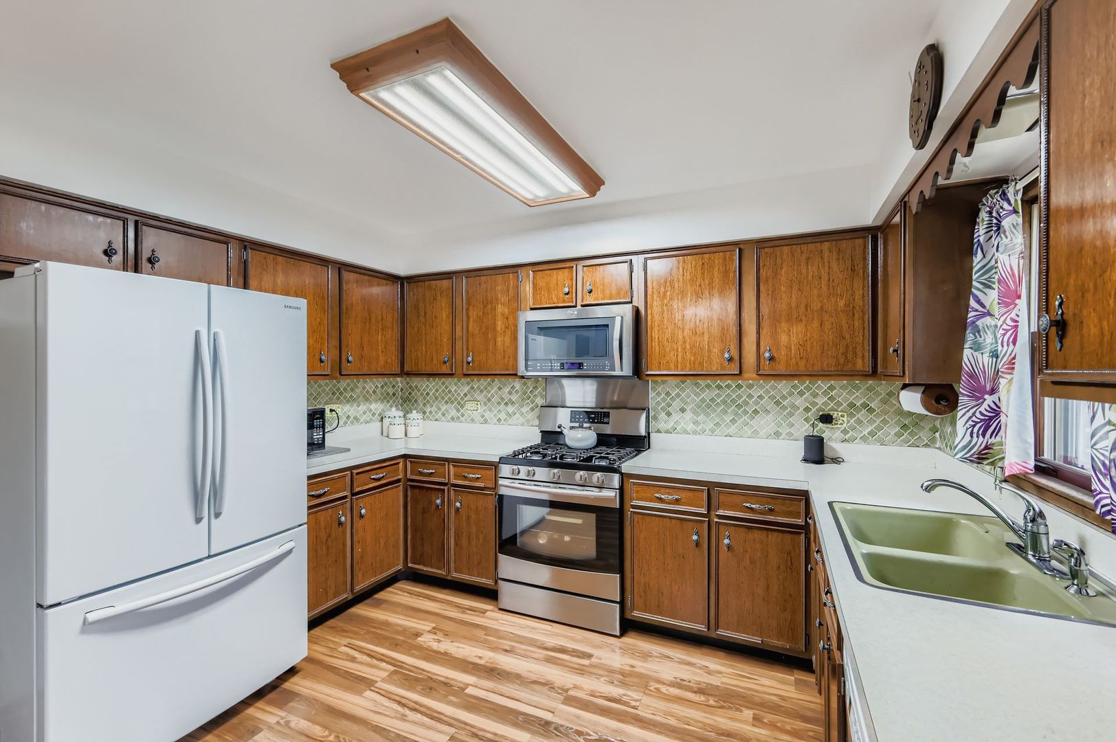 517 E Weathersfield Way, Schaumburg, IL 60193